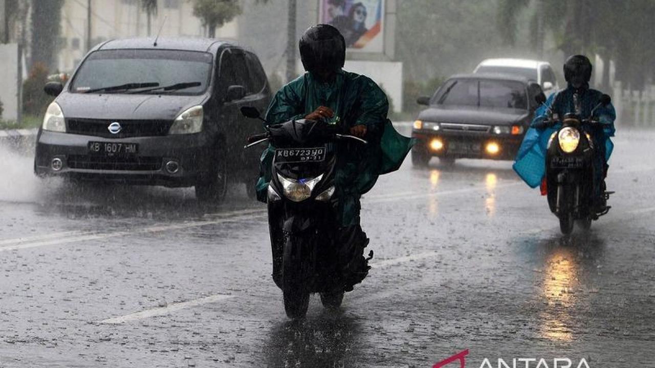 BMKG Waspada Cuaca Ekstrem: Hujan Petir hingga Panas Maksimum Landa Sejumlah Wilayah Indonesia Minggu Ini