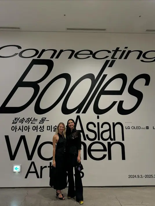 Kunjungi Art Week di Seoul hari pertama, Raline Shah pakai outfit serba hitam [@ralineshah]