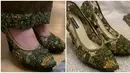 High heels yang dikenakan oleh Mahalini Raharja selaras dengan kebaya yang dikenakannya karena dirancang khusus oleh Asky Febrianti. Selain detail kebaya dan high heelsnya, detail kain yang dikenakan Mahalini juga tak lepas dari perhatian. Terlihat di bagian bawah kainnya terdapat manik-manik seperti dengan manik-manik di kebayanya. (Liputan6.com/IG/@askyfebrianti)