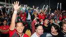 Para suporter bersorak saat acara MALAMNYA BOLA 2024 dengan agenda utama nonton bersama laga kualifikasi Piala Dunia 2026 antara Timnas Indonesia menghadapi Filipina di area Jakarta International Velodrome, Rawamangun, Selasa (11/6/2024). (Bola.com/Bagaskara Lazuardi)