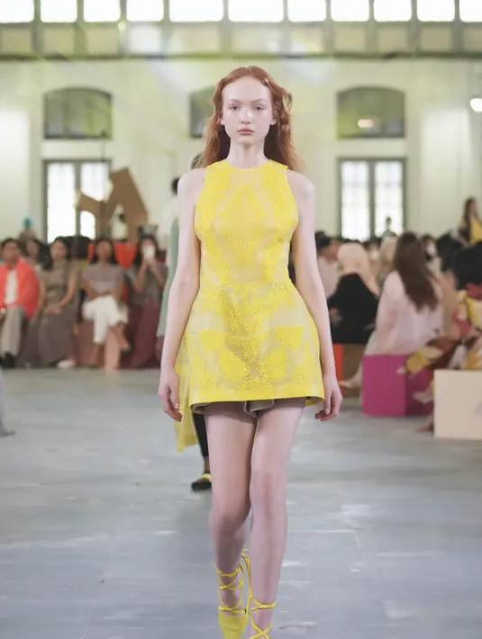 <p>Koleksi Sapto Djojokartiko Spring Summer 2023 ini juga bentuk pergerakan dan optimisme Sapto sendiri dalam menghadapi krisis pandemi. Koleksi terbaru ini menampilkan busana pria dan perempuan. Foto: Document/Sapto Djojokartiko.</p>