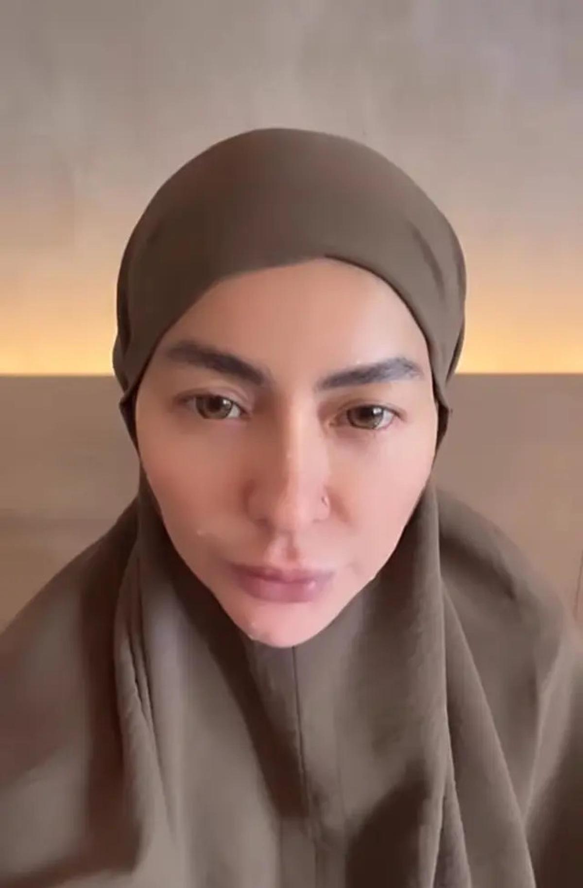 7 Potret Sarah Vi Pakai Makeup Porcelain, Tebalnya Bak Boneka Jepang