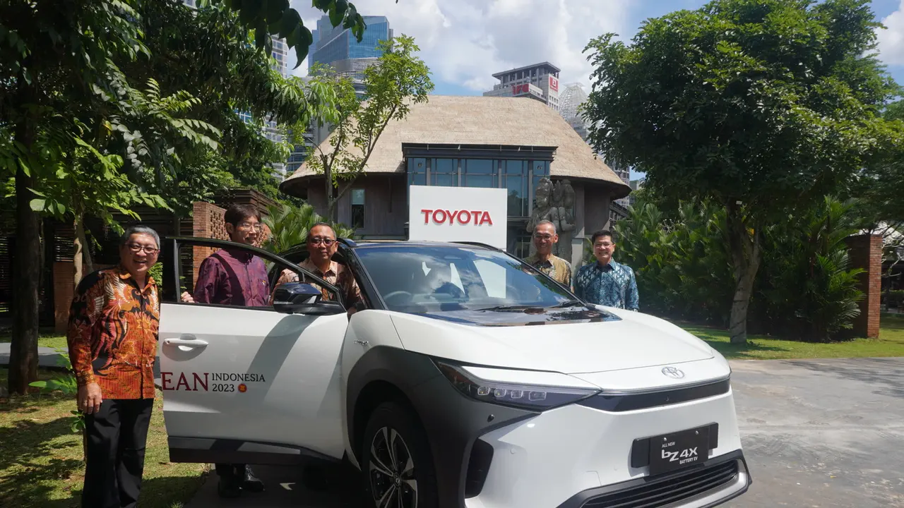 Toyota Pinjamkan 65 Unit Mobil Listrik bZ4X untuk Mobilitas di KTT ASEAN (Ist)