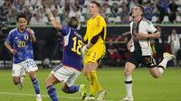 Pemain Timnas Jepang, Takuma Asano (dua kiri), melakukan selebrasi setelah mencetak gol ke gawang Jerman dalam pertandingan persahabatan yang berlangsung di Volkswagen Arena, Wolfsburg, Minggu (10/9/2023). (AP Photo/Martin Meissner)