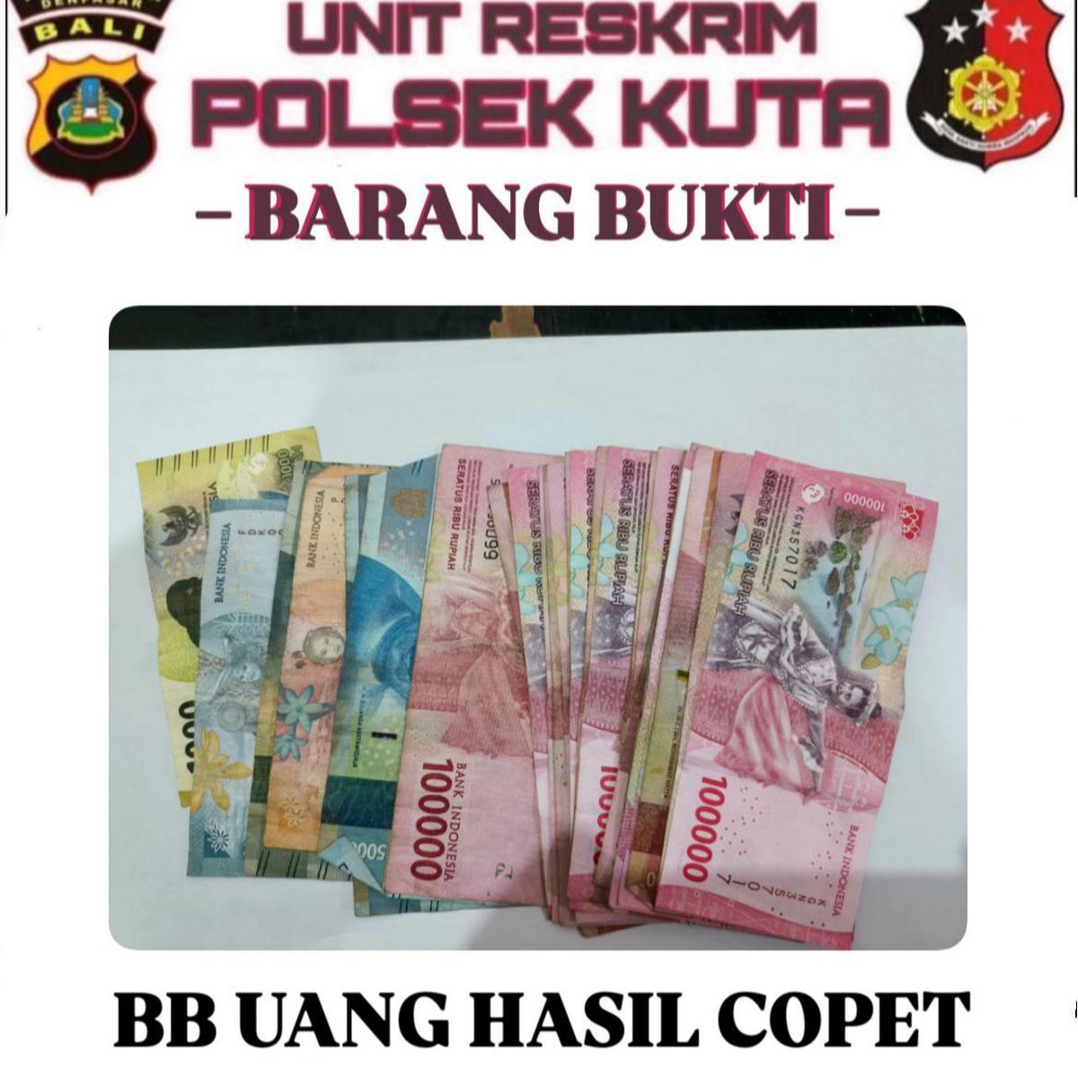 Kedua pelaku copet di Kuta Bali saat diamankan di Mapolsek Kuta, Bali, Rabu (8/10)