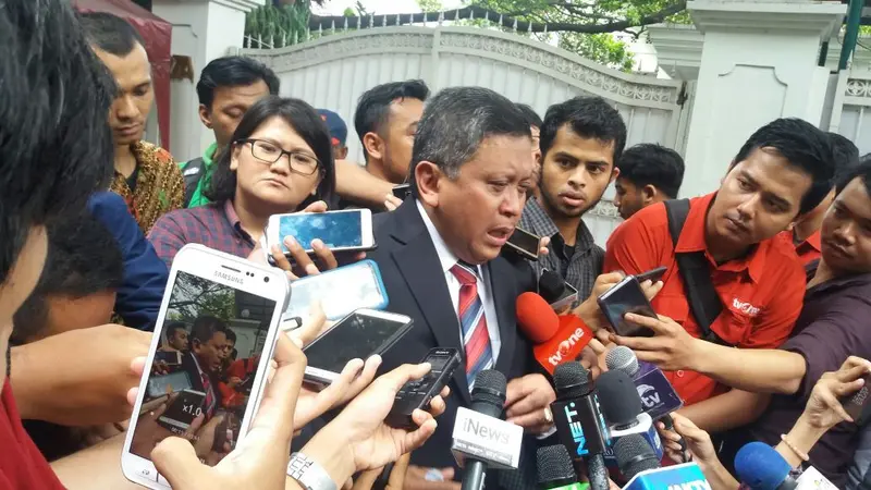 Sekjen PDIP Hasto Kristiyanto menangis