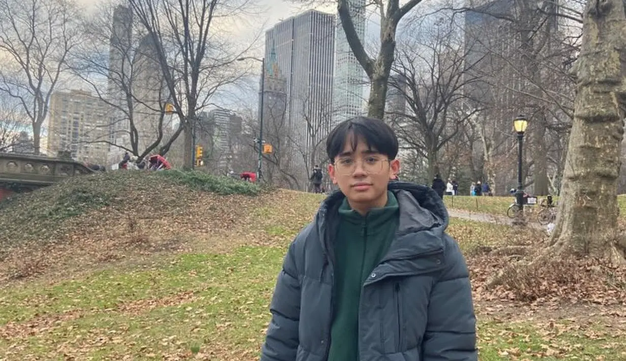 Jarang tersorot, Mulan Jameela memiliki seorang putra ganteng dari pernikahan pertamanya. Muhammad Rafly Aziz atau akrab disapa Daffy merupakan anak Mulan dengan Harry Nugraha. [Instagram/rafly_aziss]