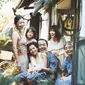 Gambaran keluarga miskin shoplifters yang tinggal di rumah sempit dan kumuh di pinggiran Tokyo. (Liputan6.com/Web/IMDb)
