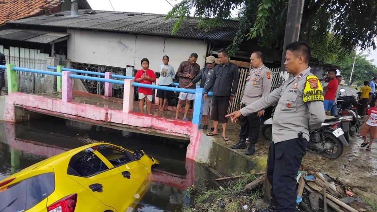 Kecelakaan Anggota Polisi Karawang: Mobil Terperosok ke Kali, Pengendara Motor Terluka