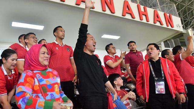 Ajak Jan Ethes, Jokowi Nonton Laga Indonesia Vs Turkmenistan Didampingi Erick Thohir