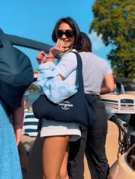 Setelah berhasil menjalani diet sehat, Caca memang terlihat jauh lebih langsing. Tentu saja penampilannya membuat pangling.