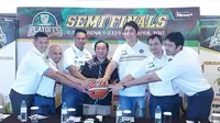 Konferensi pers menjelang laga Pelita Jaya kontra W88.news Aspac pada babak semifinal Divisi Putih IBL 2017 di GOR C-Tra Arena, Bandung, Jawa Barat, Rabu (26/4/2017). (Bola.com/Erwin Snaz) 
