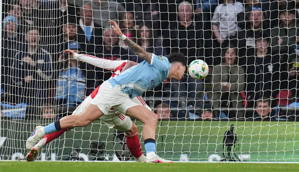 Dua gol O'Reilly tercipta melalui sundulan kepala. Pada menit ke-60, ia memanfaatkan kesalahan kiper Arsenal, Kepa Arrizabalaga, untuk membuka keunggulan. Empat menit berselang, O'Reilly kembali mencetak gol dengan sundulan memanfaatkan umpan Matheus Nunes. (AP Photo/Richard Pelham)