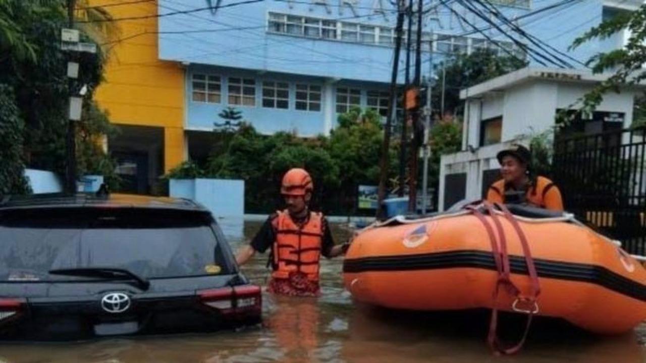 BPBD DKI: 147 RT dan 19 Ruas Jalan di Jakarta Masih Terendam Banjir pada Minggu Siang