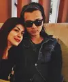 Penyanyi Novita Dewi dan Alex Rudiart ketemu pertama kali di Jepang. Kejadian tahun 2011 silam itu, keduanya tampil untuk menghibur para korban Tsunami. (dok. Keluarga)