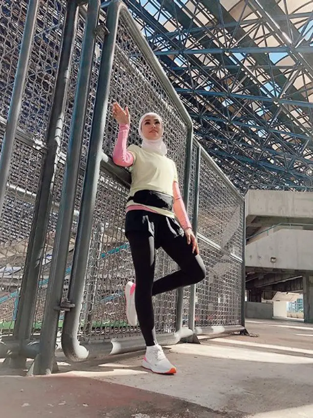 Ide OOTD Olahraga Buat Hijaber yang Bikin Nyaman Gerakin Badan di Sela WFH