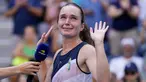 Reaksi Daria Snigur usai mengalahkan Simona Halep pada putaran pertama kejuaraan tenis US Open 2022 di New York, Amerika Serikat, Senin (29/8/2022). Petenis muda asal Ukraina tersebut berhasil mengalahkan Simona Halep dengan skor 6-2, 0-6, 6-4. (AP Photo/Seth Wenig)