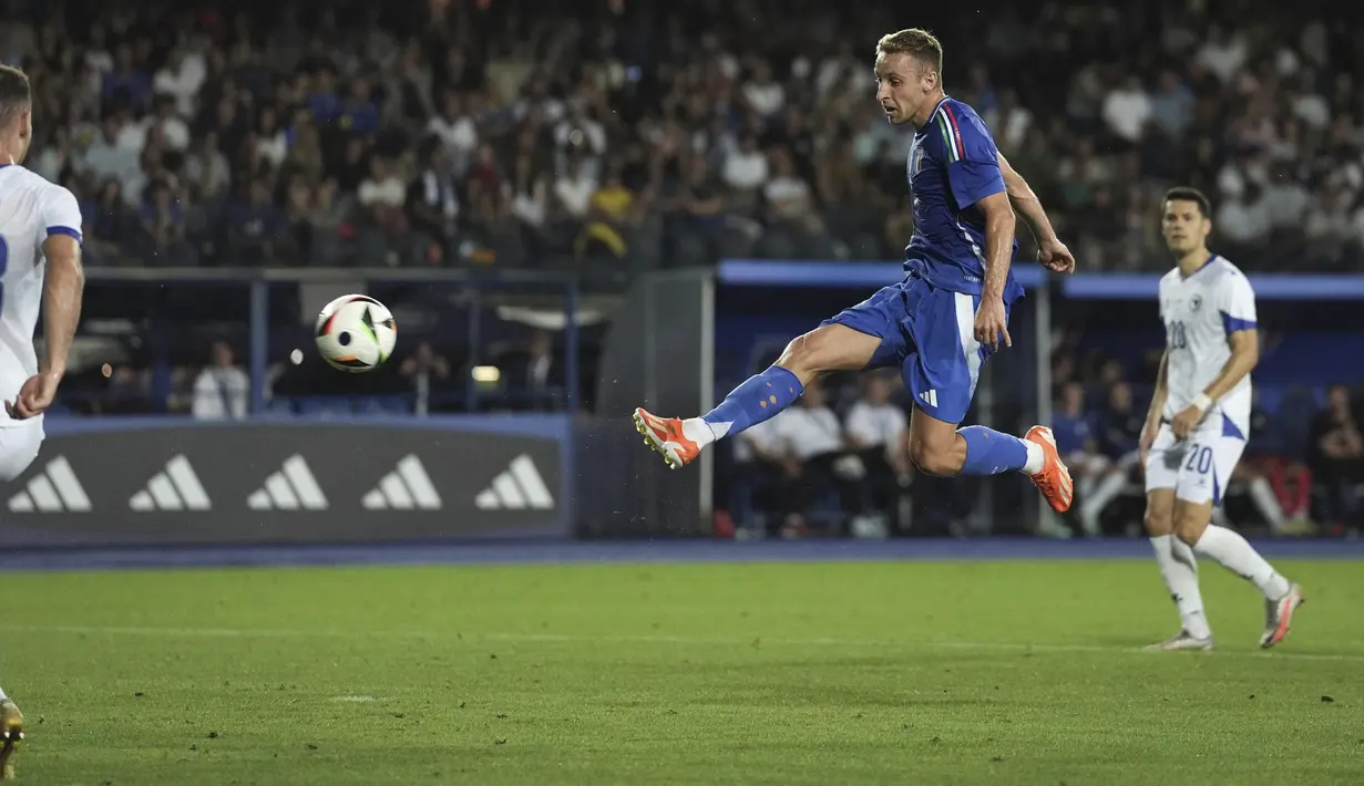 Gol tunggal kemenangan Italia datang dari aksi Davide Frattesi di menit ke-38. (Massimo Paolone/LaPresse via AP)