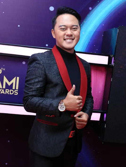Di AMI Awards 2017, Danang pun juga menang sebagai Artis Solo Pria Dangdut Kontemporer. Selain itu, masih ada sederet nama yang berhasil membawa menang piala tersebut. Selamat berbahagia untuk para pemenang! (Deki Prayoga/Bintang.com)