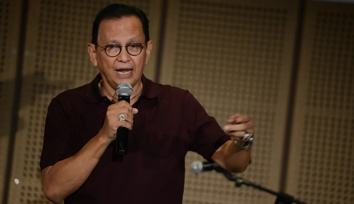 Roy Marten melanjutkan, untuk berhenti dari jerat narkoba, butuh shock theraphy. Selain biaya tidak sedikit harus dibayar dan masa depan bisa hancur. Sanksi hukum bisa menjadi salah satu yang ampuh untuk berhenti dari narkoba. (Adrian Putra/Bintang.com)