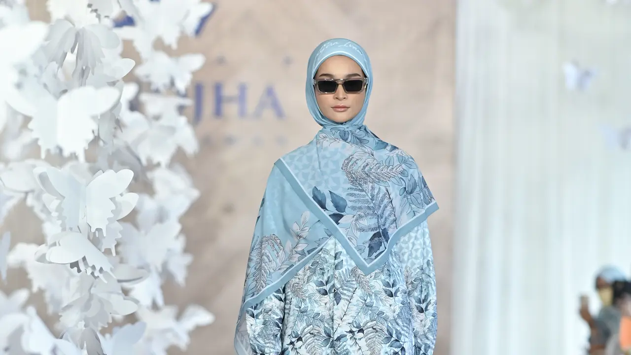 Ivan Gunawan Luncurkan Koleksi Lebaran, dari Hijab sampai Rantai Emas