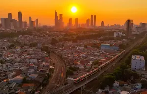 Indahnya Matahari Jelang Terbenam di Kota Jakarta