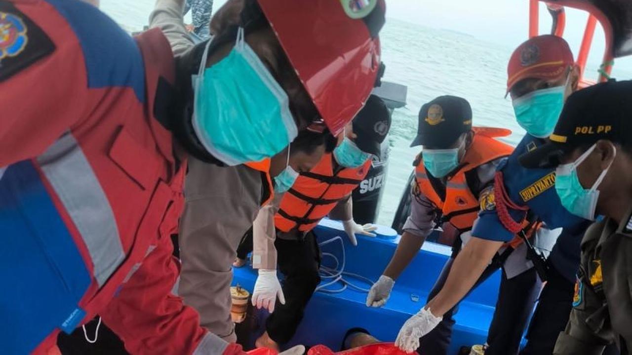 Polisi Selidiki Penemuan Jasad Pria Misterius di Perairan Pulau Untung Jawa