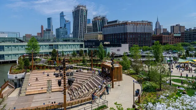 FOTO: New York Punya Taman Terapung di Tepi Sungai Hudson