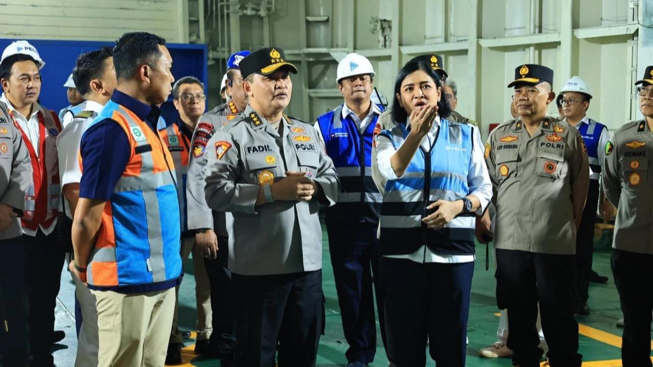 FOTO: Polri dan Pelni Kirim Personel dan Logistik ke Wilayah Bencana Sumatera