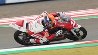 Reykat Yusuf Fadillah pada seri kedua ajang Idemitsu Asia Talent Cup yang berlangsung di Sirkuit Mandalika. (Astra Honda)