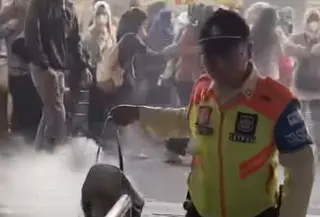 Heboh Tas Penumpang KRL Mengeluarkan Asap, Ternyata Berasal dari Gadget yang Terbakar