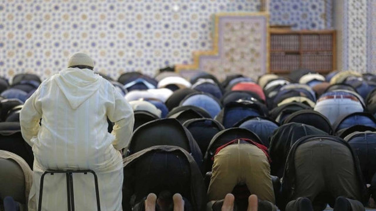 Diguncang teror, muslim di Prancis tetap khusyuk jalani ibadah