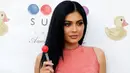 Netizen pun menjadi heboh atas berita yang diberikan oleh Kylie Jenner. Banyak yang memberikan selamat, tak sedikit pula yang terkejut atas pengumuman itu (Nicki Swift)