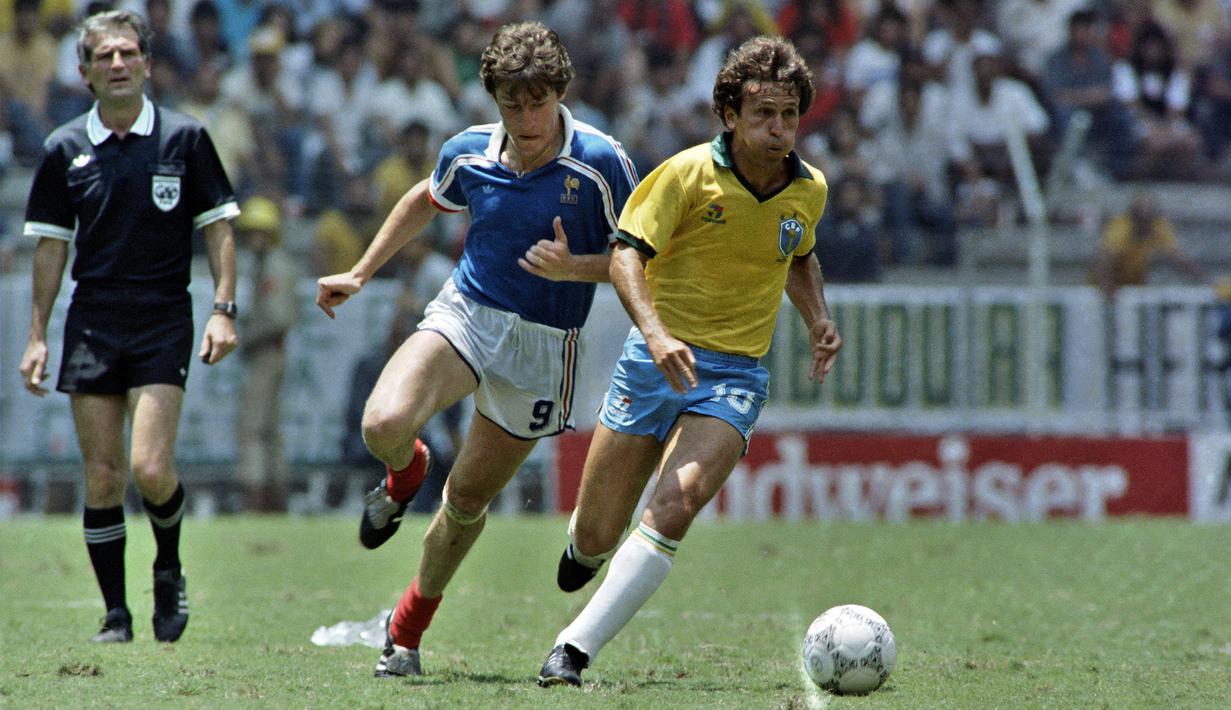 Zico pertama kali membela Tim Samba pada 25 Februari 1976. Sejak saat itu, dia berhasil mengoleksi 48 gol dari 71 penampilan. Zico tampil untuk Brasil di Piala Dunia 1976, 1982, dan 1986. Namun, mantan pemain Udinese ini tak bisa mempersembahkan gelar untuk negaranya. (AFP/Staff)