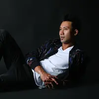 Eksklusif Denny Sumargo (Fotografer: Bambang E. Ros, Stylist: Indah Wulansari, Digital Imaging: Muhammad Iqbal Nurfajri/Bintang.com)