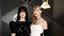 Taylor Swift dan Lana Del Rey tampil memukau di Grammy Awards, ia hadirkan polarisasi gaya yang nyata. [Foto: Instagram/ andraddemagazine]