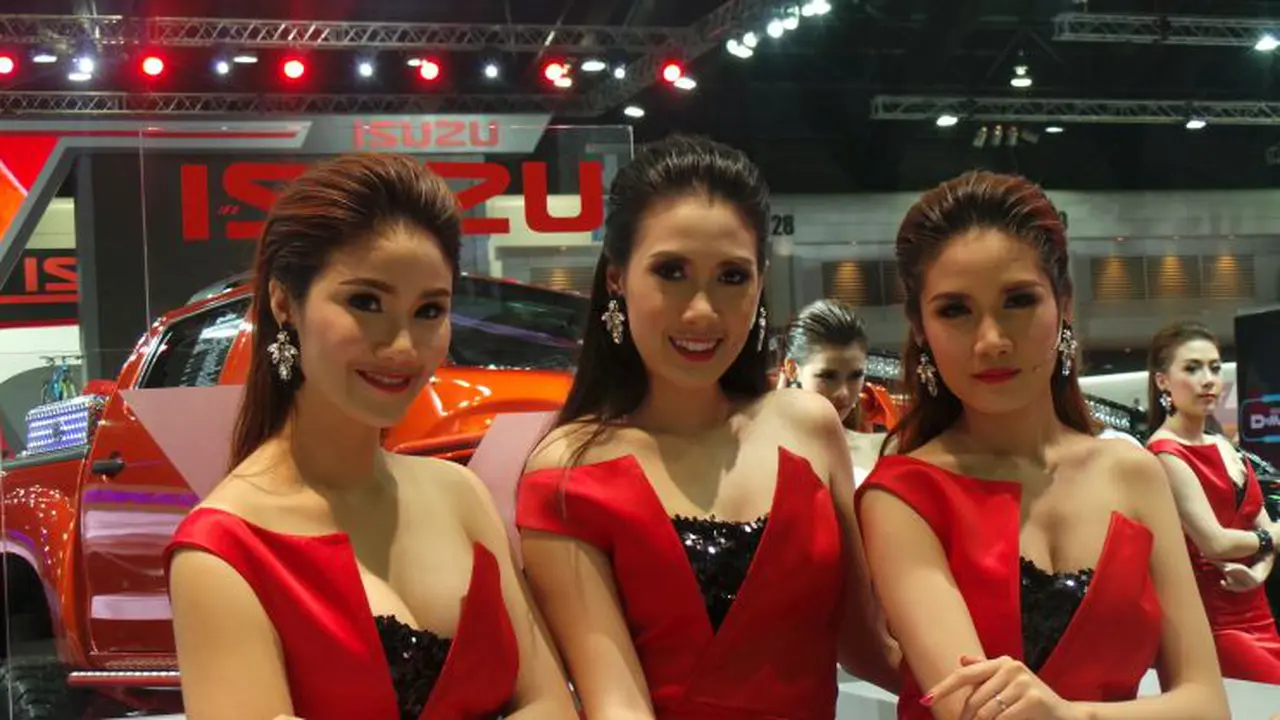 Aksi Model Cantik di Bangkok International Motor Show  