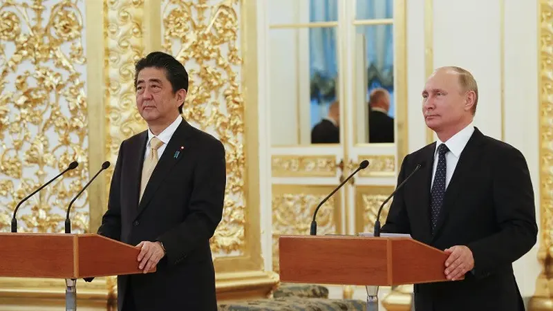 PM Jepang Shinzo Abe dan Presiden Rusia Vladimir Putin