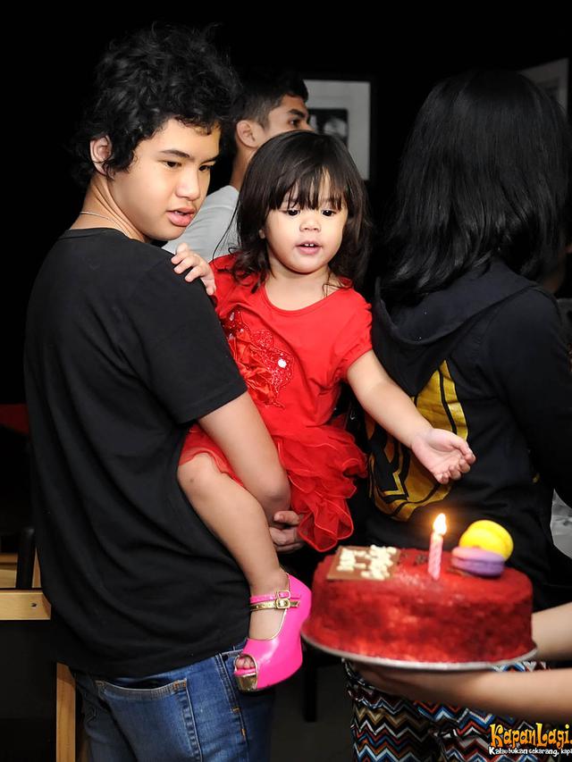 6 Safeea Ahmad dengan Bareng Al, El, dan Dul, Baru Rayakan Ultah ke-14 Tahun
