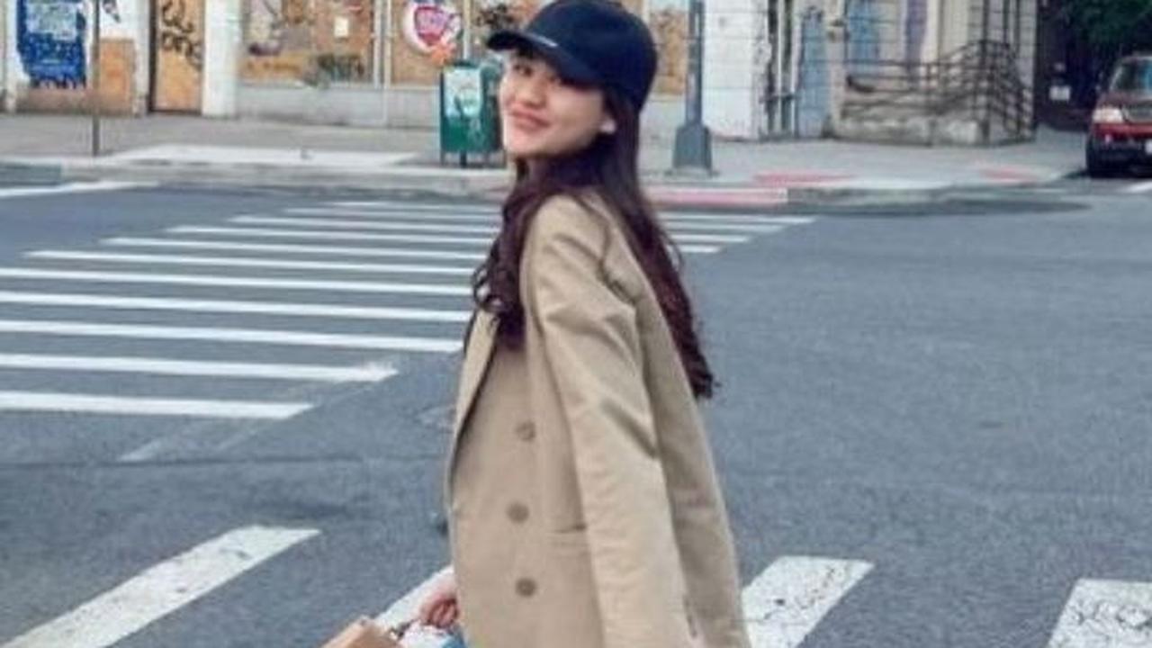Bergaya Keren dengan Topi