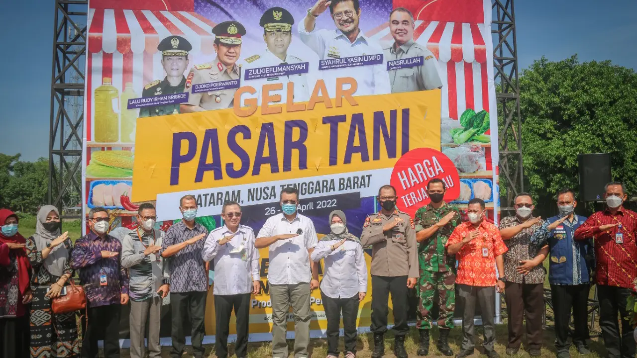 Pasar Tani yang digelar di Lapangan Karang Pule, Kecamatan Sekarbela, Mataram pada Selasa ( 26/4).