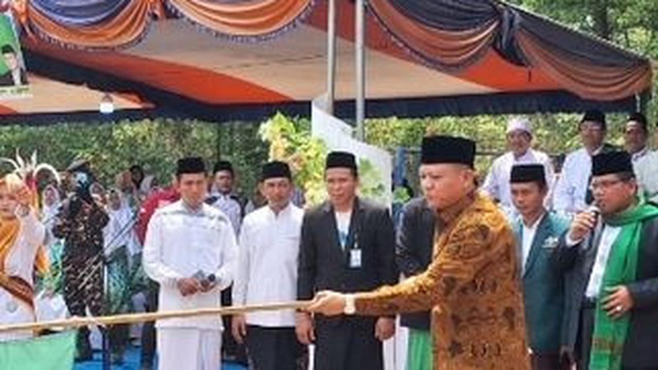 HSN 2023, Bupati OKU Timur Beri Beasiswa untuk Santri Berprestasi