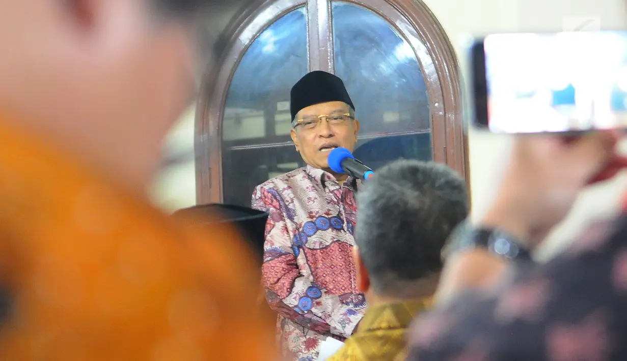 Ketua Umum Lembaga Persahabatan Ormas Islam (LPOI) Said Aqil Siradj saat mendeklarasikan Pemilu Damai di Jakarta, Jumat (22/3). LPOI siap menjaga proses Pemilu 2019 yang bersih, jujur, dan damai. (Liputan6.com/Angga Yuniar)