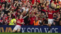 Scott McTominay (kiri) menjadi pahlawan kemenangan Manchester United atas Brentford pada pekan ke-8 Liga Inggris 2023/2024 di Old Trafford, Sabtu (7/10/2023). (AP/Jon Super)