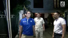 Sandiaga Uno melakukan pertemuan tertutup dengan Prabowo Subianto, meminta agar melemahnya nilai tukar rupiah tidak dijadikan momentum politik untuk saling menyalahkan.