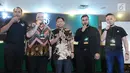 Kabid Organisasi DPP APVI G Kartasasmita, Komisaris Utama PT YNOT Kreasi Indonesia Harry D, Kasie Tarif Cukai dan Harga Dasar II Dirjen Bea Cukai Agus W, CEO NCIG Shariffuddin B (International), dan Roy L (Indonesia) usai peluncuran rokok elektrik NCIG, Jakarta, (22/3). (Liputan6.com/HermanZakharia)