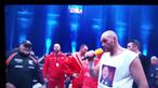 Tyson Fury juara dunia kelas berat versi WBO, IBO dan WBA adalah pendukung setia Manchester United. Selain itu, ia gemar bernyanyi seperti yang dilakukannya usai mengalahkan Wladimir Klitschko beberapa pekan lalu.