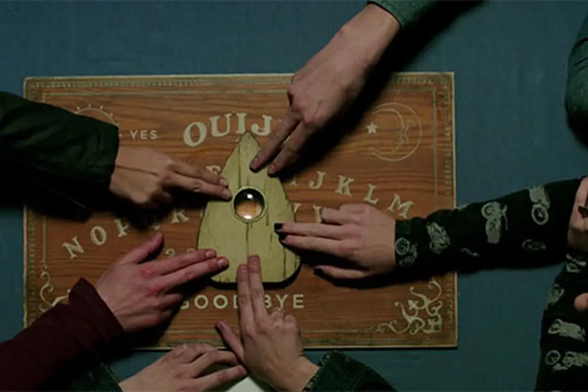 Ouija, Kutukan Papan Pemanggil Arwah yang Mematikan