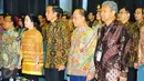Presiden Joko Widodo (Jokowi) bersama Menko PMK, Puan Maharani (kedua kiri) dan Menristek Dikti, M Nasir (kedua kanan) menghadiri acara pembukaan Konferensi Forum Rektor Indonesia 2017 di JCC, Jakarta, Kamis (2/2). (Liputan6.com/Angga Yuniar)