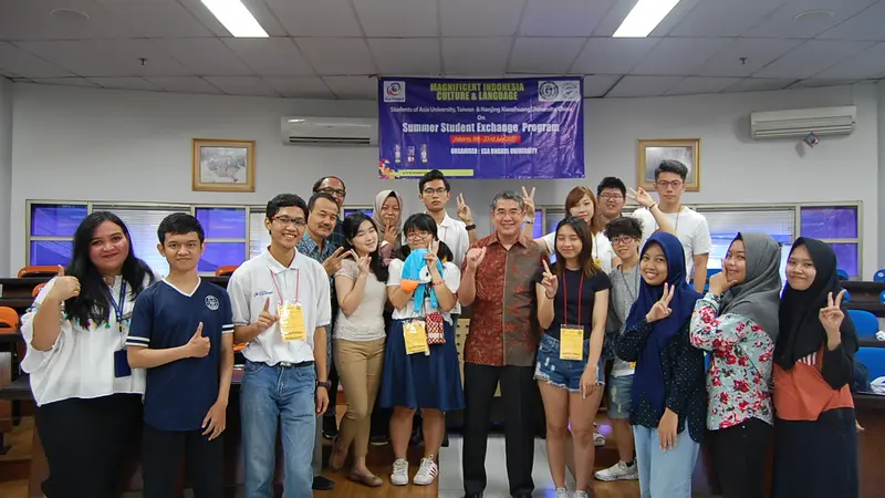 Foto Mahasiswa Taiwan di Esa Unggul